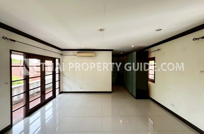House with Shared Pool in Bangnatrad 